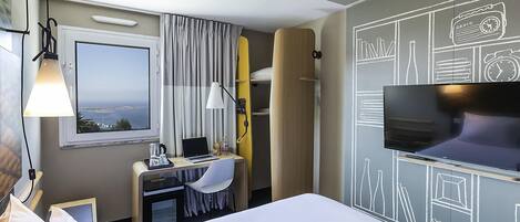 Superior Double Room, 1 Double Bed, River View | 1 bedroom, down comforters, desk, blackout drapes