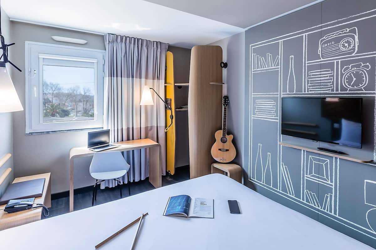 Classic Double Room, 1 Double Bed | 1 bedroom, down comforters, desk, blackout drapes