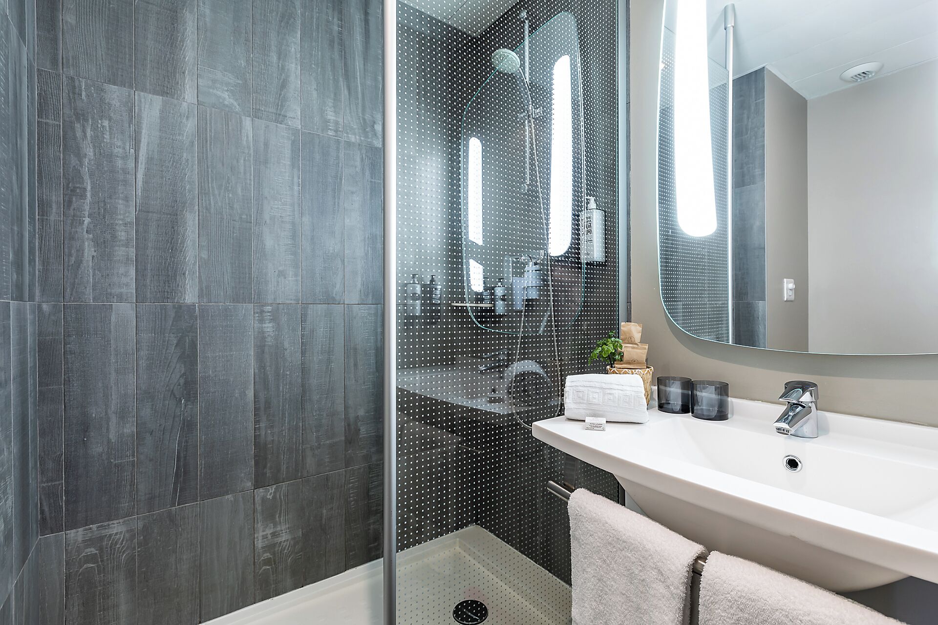 Superior Double Room, 1 Double Bed, River View | Bathroom
