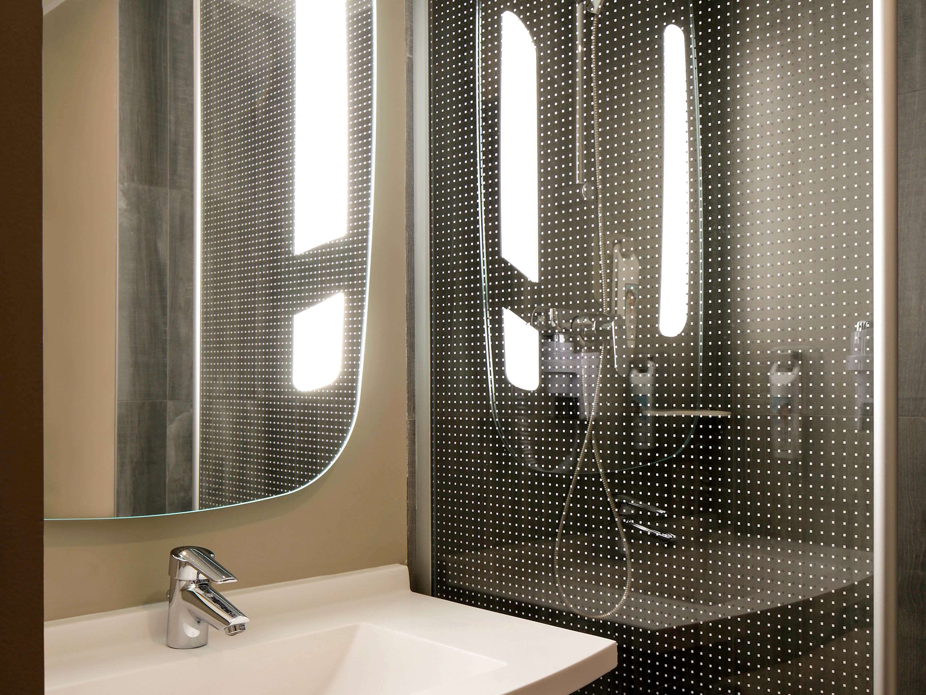 1 bedroom, down duvets, desk, blackout curtains