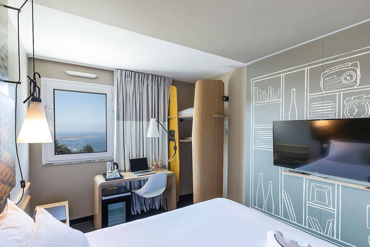 Superior Double Room, 1 Double Bed, River View | 1 bedroom, down comforters, desk, blackout drapes