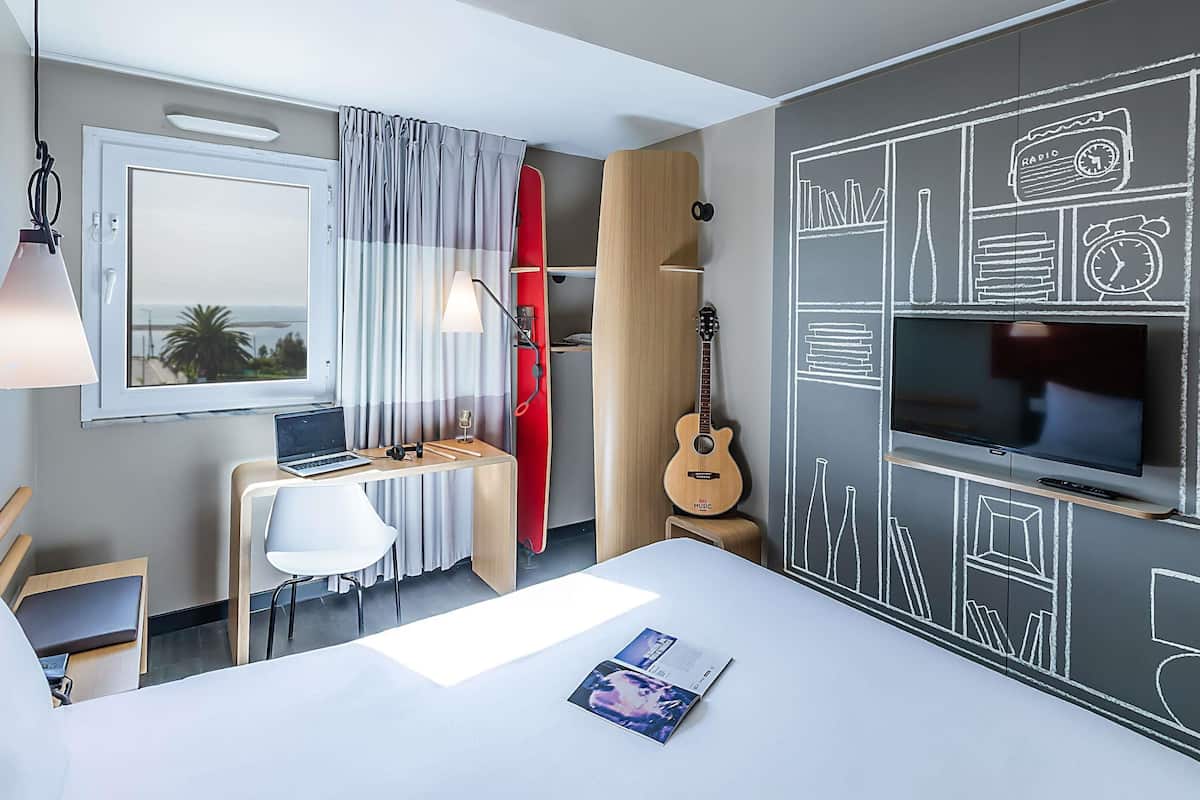 Classic Double Room, 1 Double Bed | 1 bedroom, down comforters, desk, blackout drapes