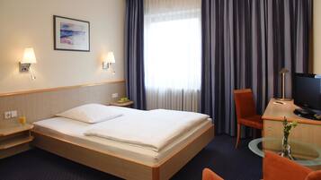 Superior Double Incl Public Transport | Minibar, desk, soundproofing, free cribs/infant beds