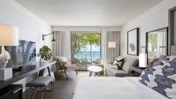 Room, 1 King Bed (Partial Waterfront View) | 客房景观