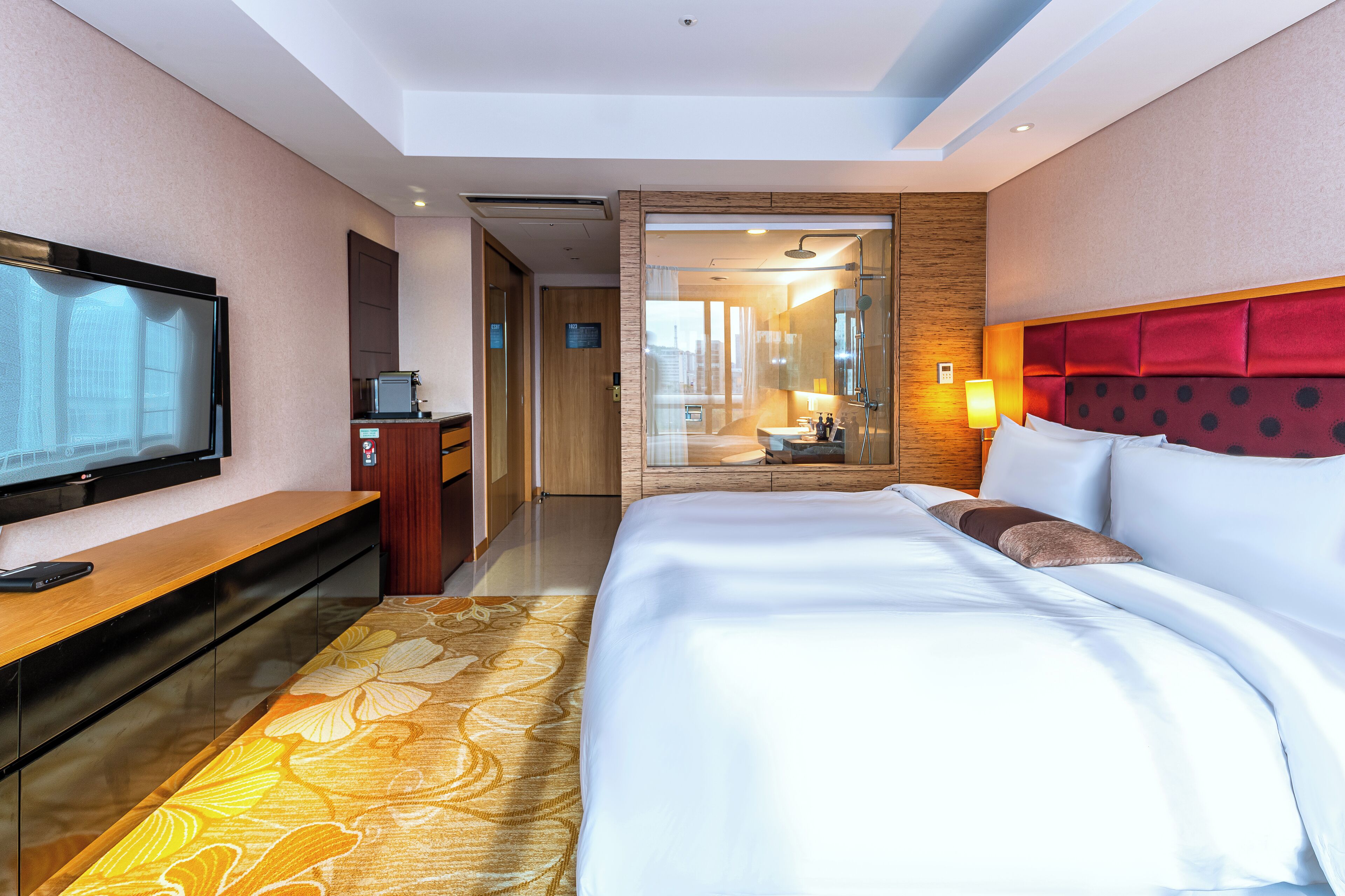 Photo - Koreana Hotel
