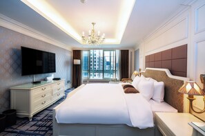 高級寢具、客房內保險箱、獨特裝潢、書桌