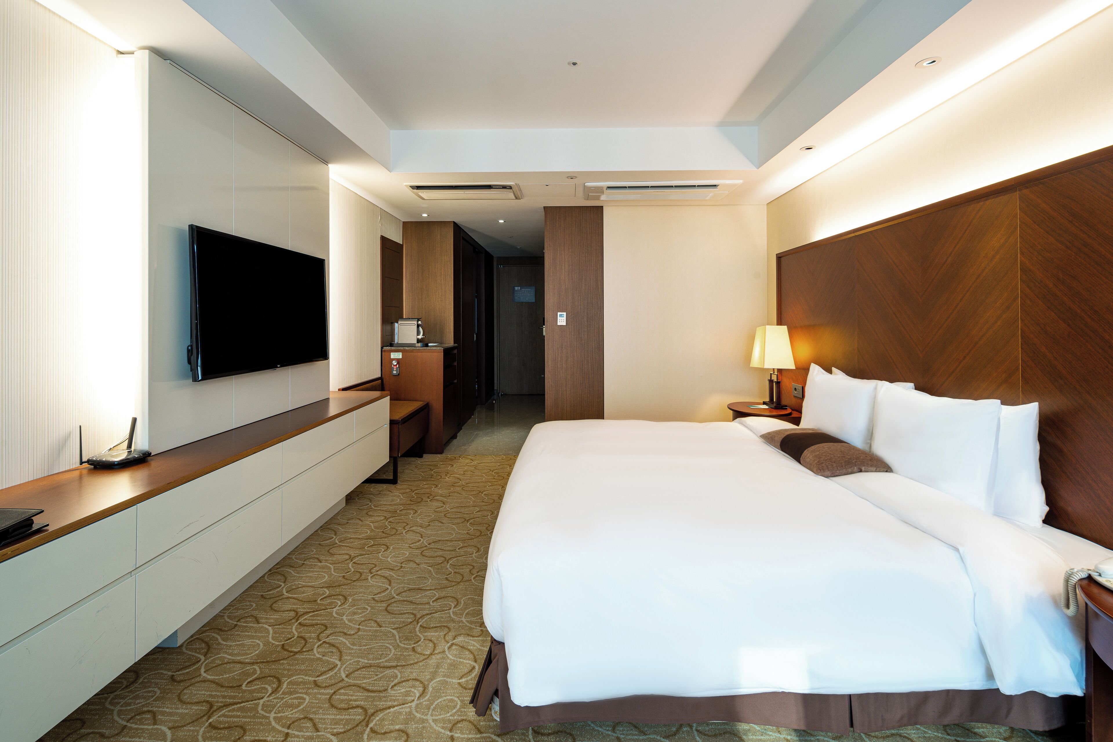 Premium bedding, in-room safe, individually decorated, desk