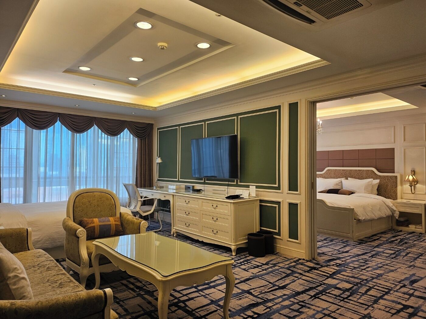 royal studio | 1 bedroom, premium bedding, in-room safe, individually decorated