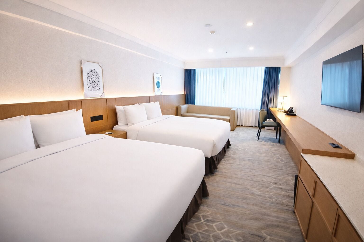 Sengetøy av topp kvalitet, safe på rommet og individuelt dekorert