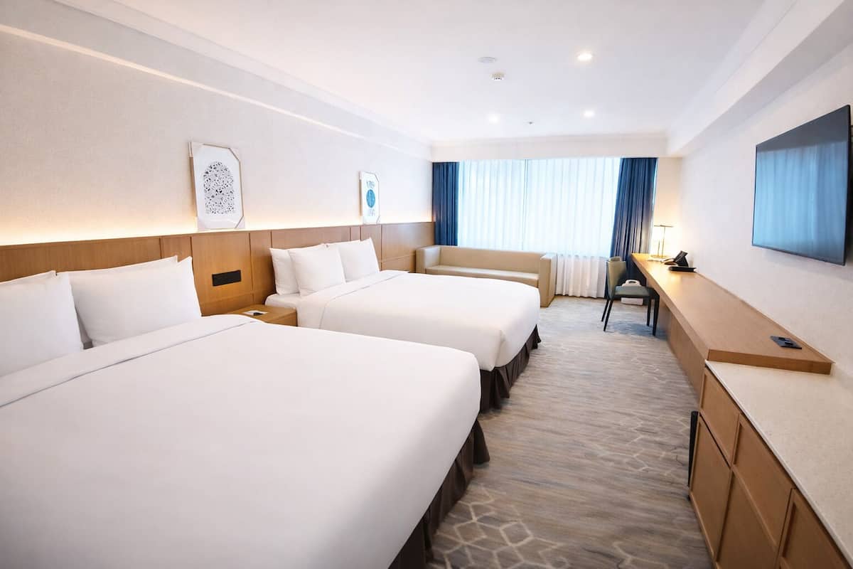 Premium bedding, in-room safe, individually decorated, desk