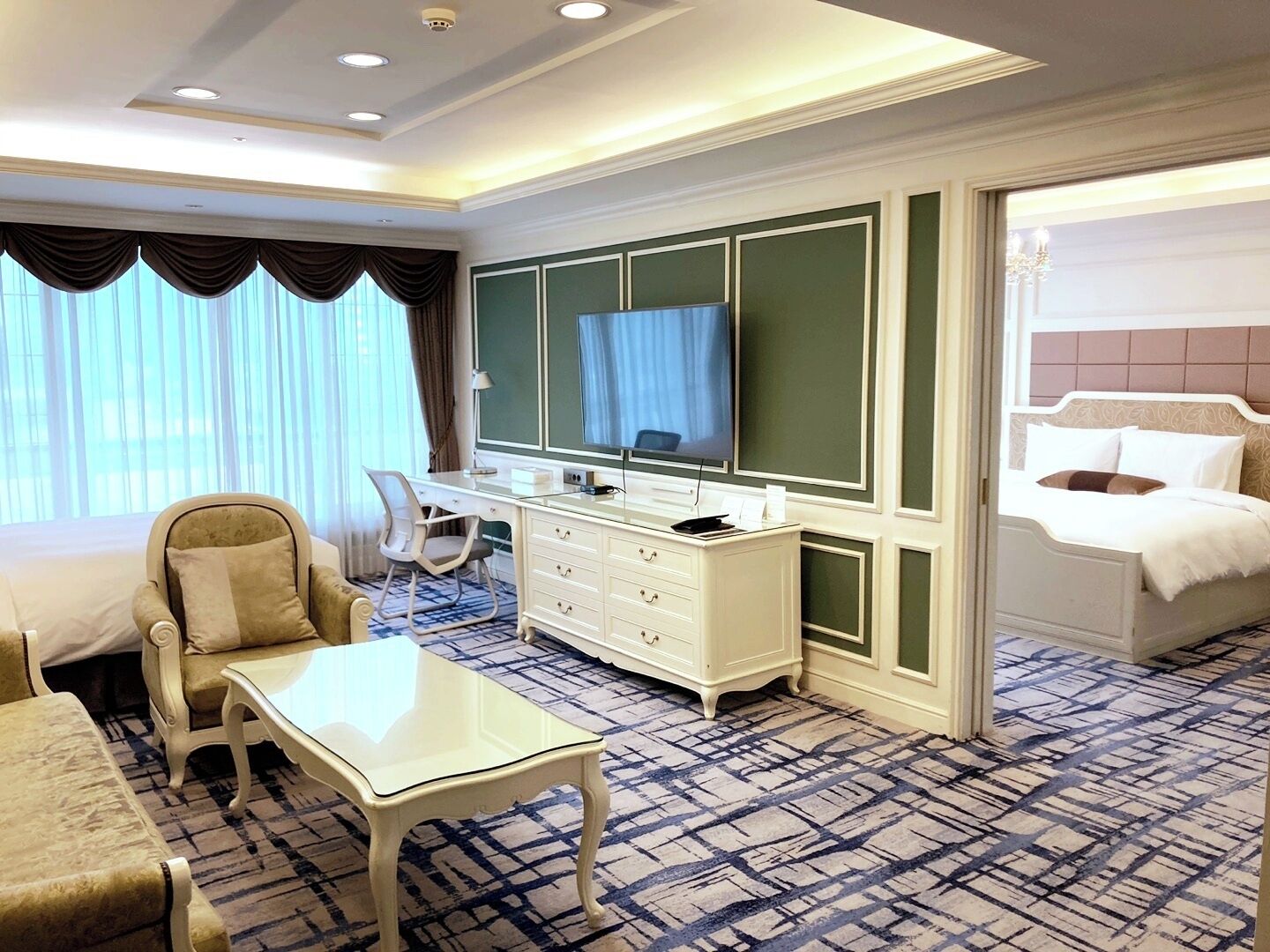 royal studio | 1 bedroom, premium bedding, in-room safe, individually decorated