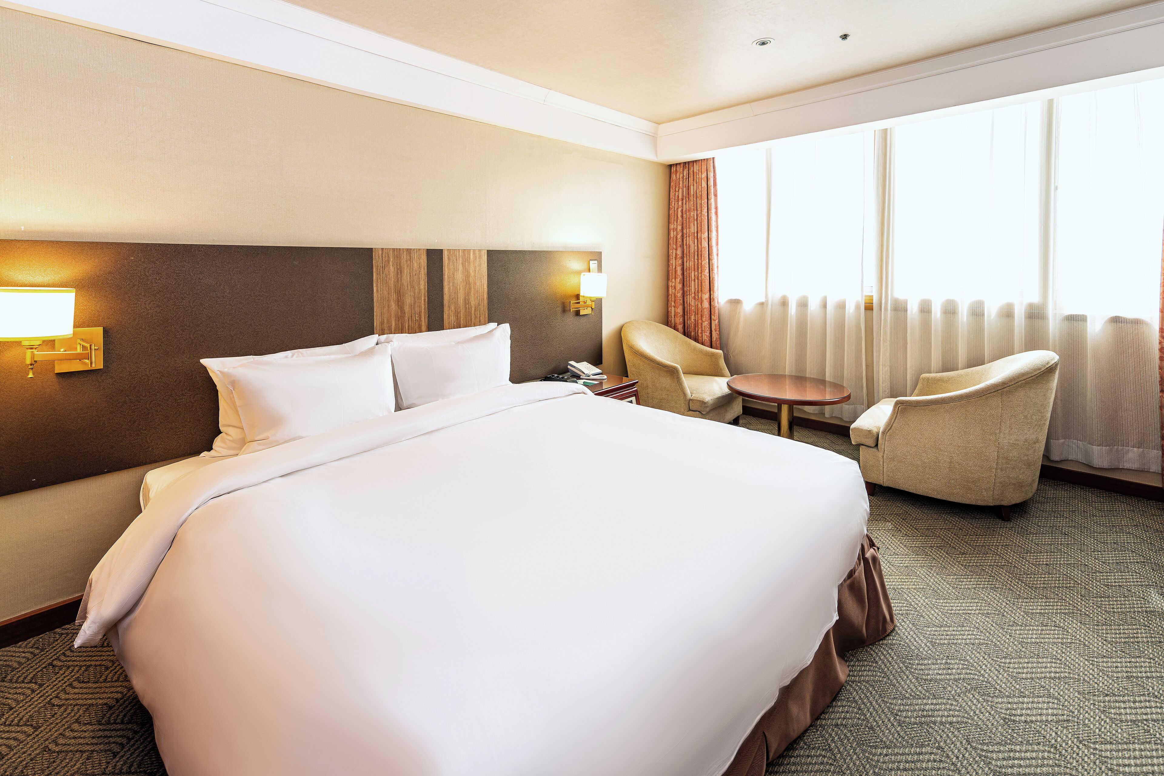 Standard Room, 1 Queen Bed (Breakfast for 1 Included) | Premium bedding, in-room safe, individually decorated, desk