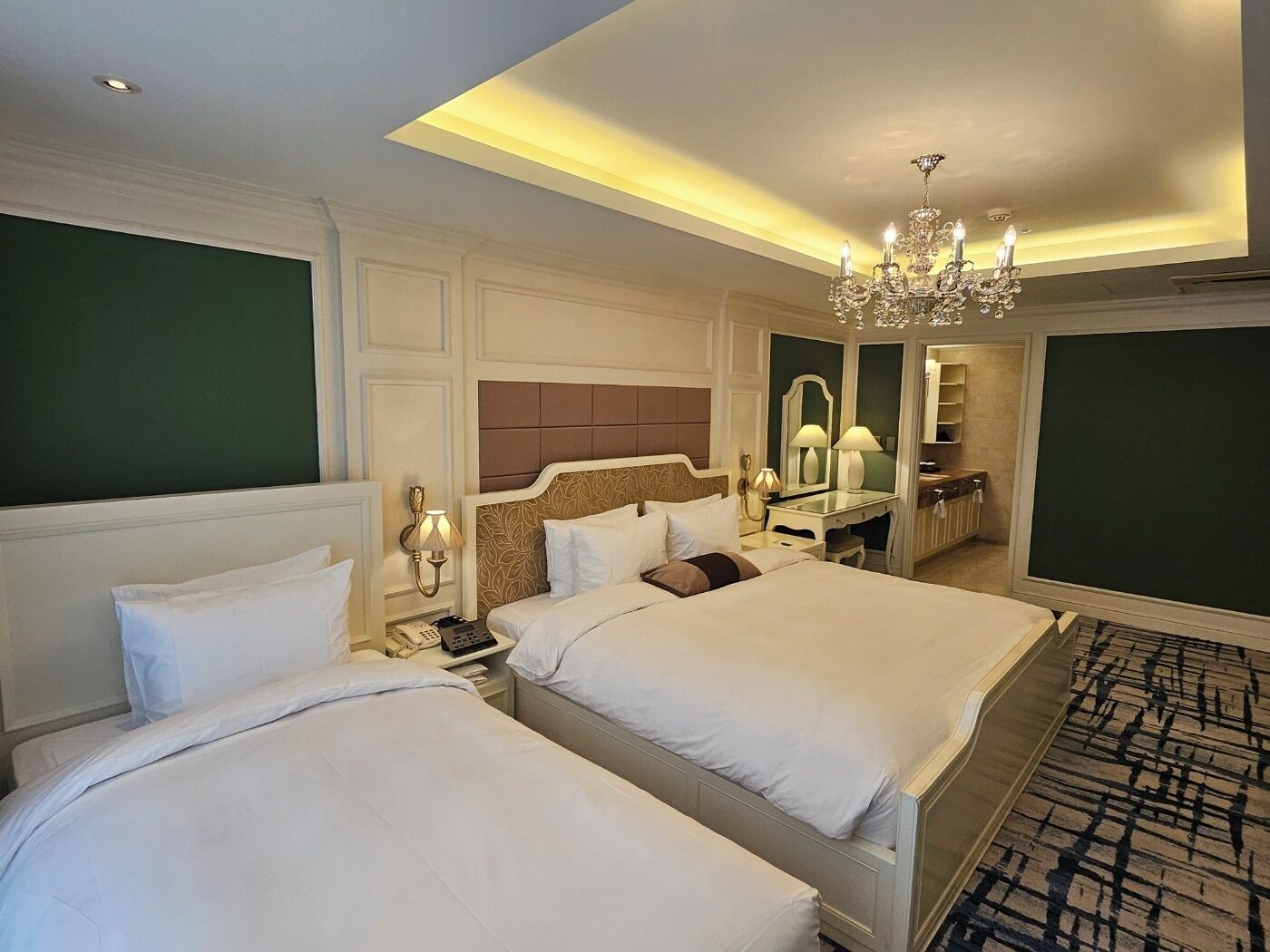 Photo - Koreana Hotel