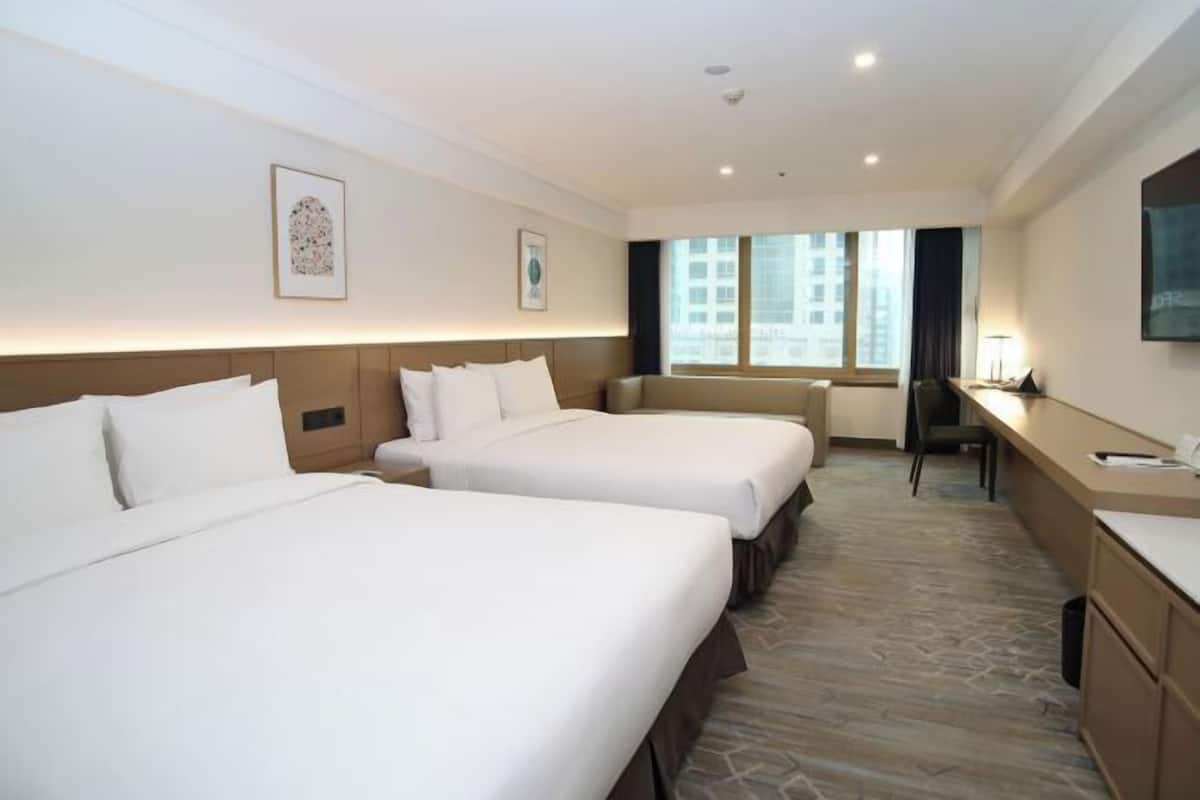 Premium bedding, in-room safe, individually decorated, desk