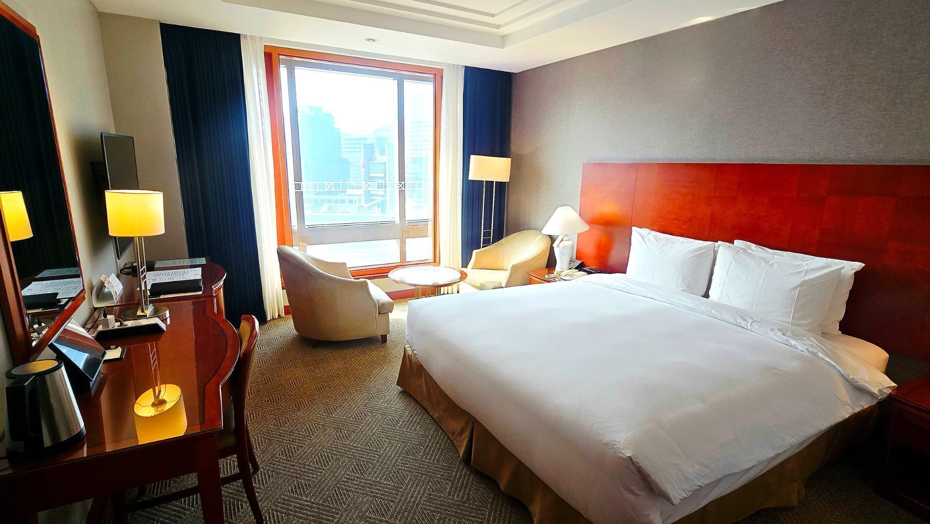 Sengetøy av topp kvalitet, safe på rommet og individuelt dekorert