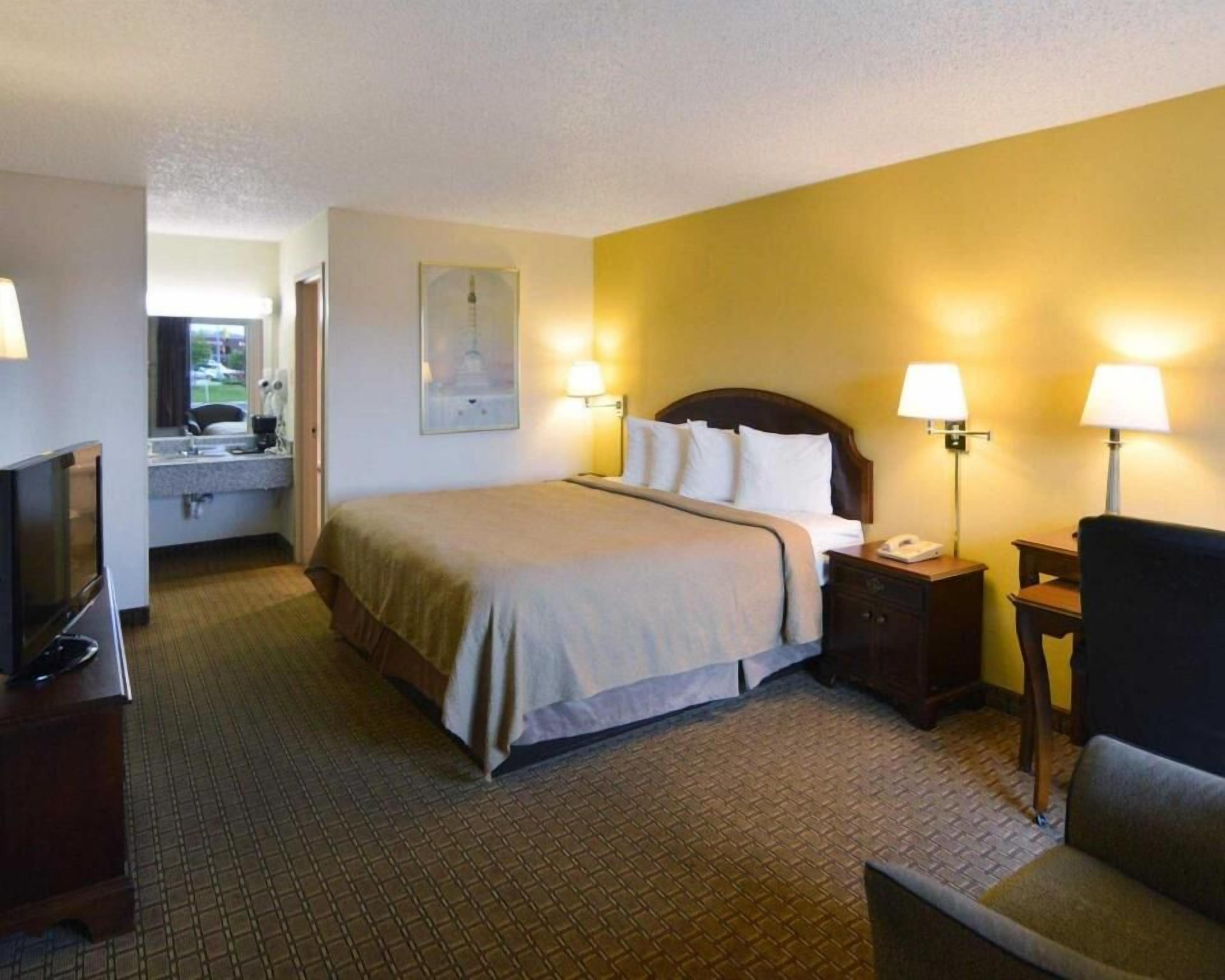 Desk, iron/ironing board, free WiFi, bed sheets