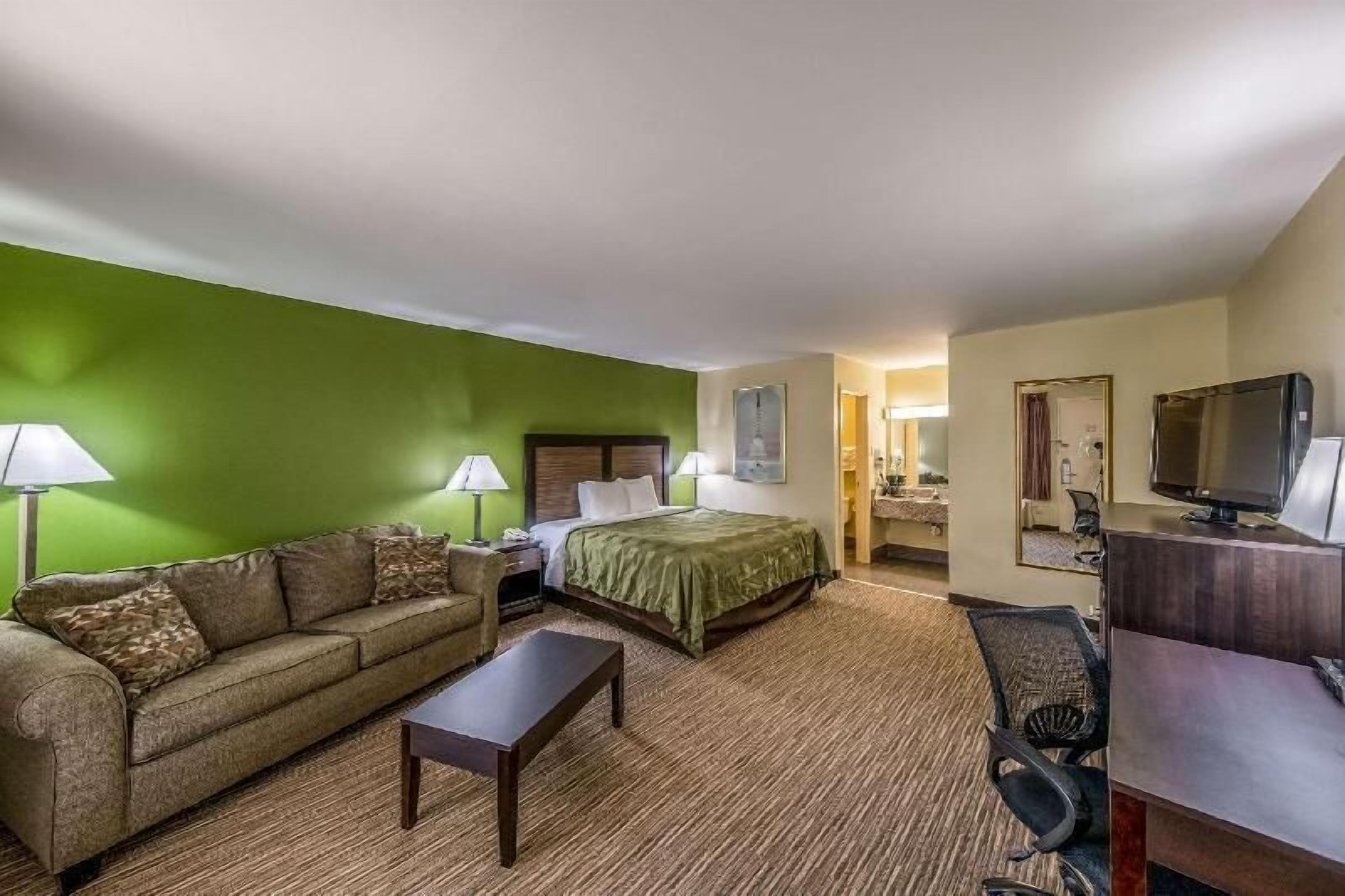 Desk, iron/ironing board, free WiFi, bed sheets