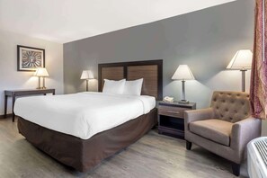 Desk, iron/ironing board, free WiFi, bed sheets - Quality Inn Gainesville (Gainesville)