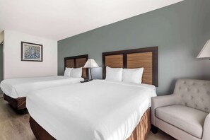 Desk, iron/ironing board, free WiFi, bed sheets - Quality Inn Gainesville (Gainesville)