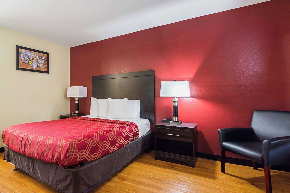 In-room safe, desk, iron/ironing board, free WiFi