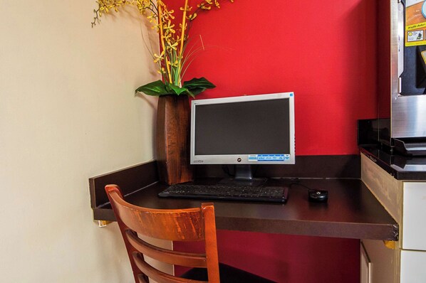 Business centre - Econo Lodge Research Triangle Park (Durham)