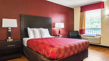 Safe på rommet, skrivebord, strykejern/-brett og wi-fi (inkludert)