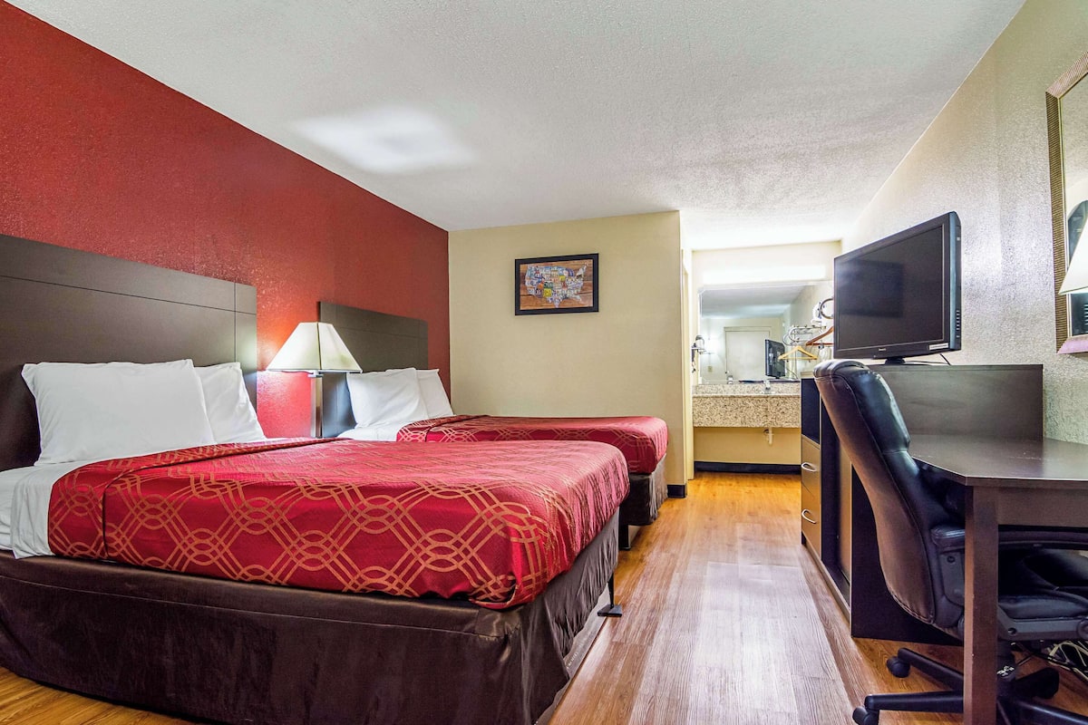 In-room safe, desk, iron/ironing board, free WiFi