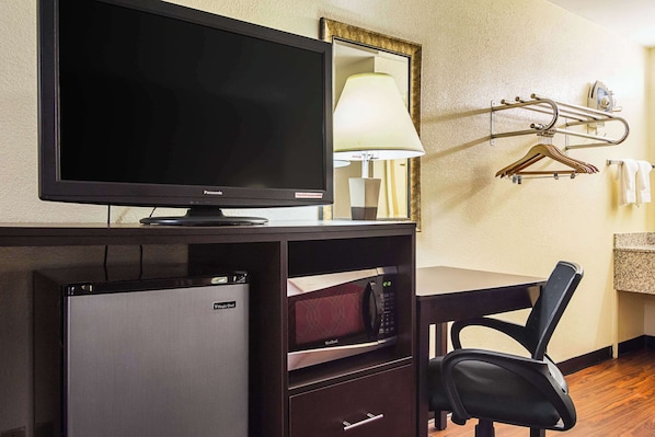 In-room safe, desk, iron/ironing board, free WiFi