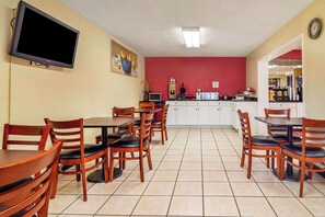Free daily continental breakfast 