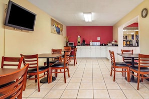 Free daily continental breakfast