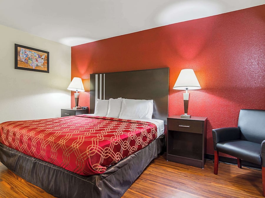 In-room safe, desk, iron/ironing board, free WiFi
