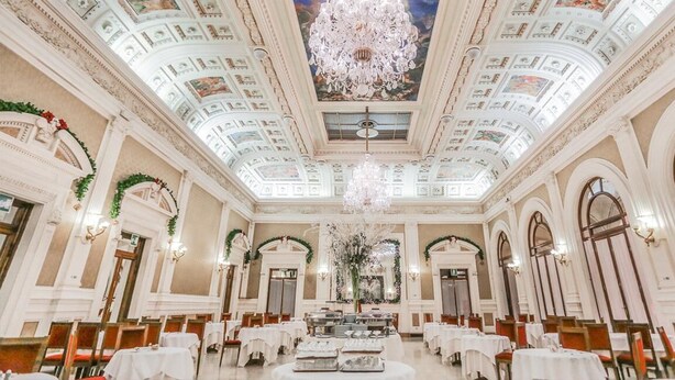 Banquet hall