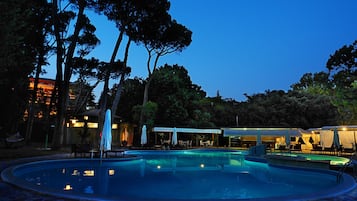 Piscine couverte, piscine extérieure