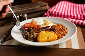 Daily buffet breakfast (GBP 10.75 per person)
