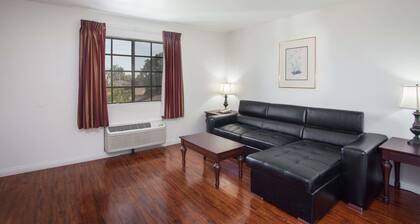 Days Inn by Wyndham Orange Anaheim