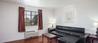 Days Inn by Wyndham Orange Anaheim