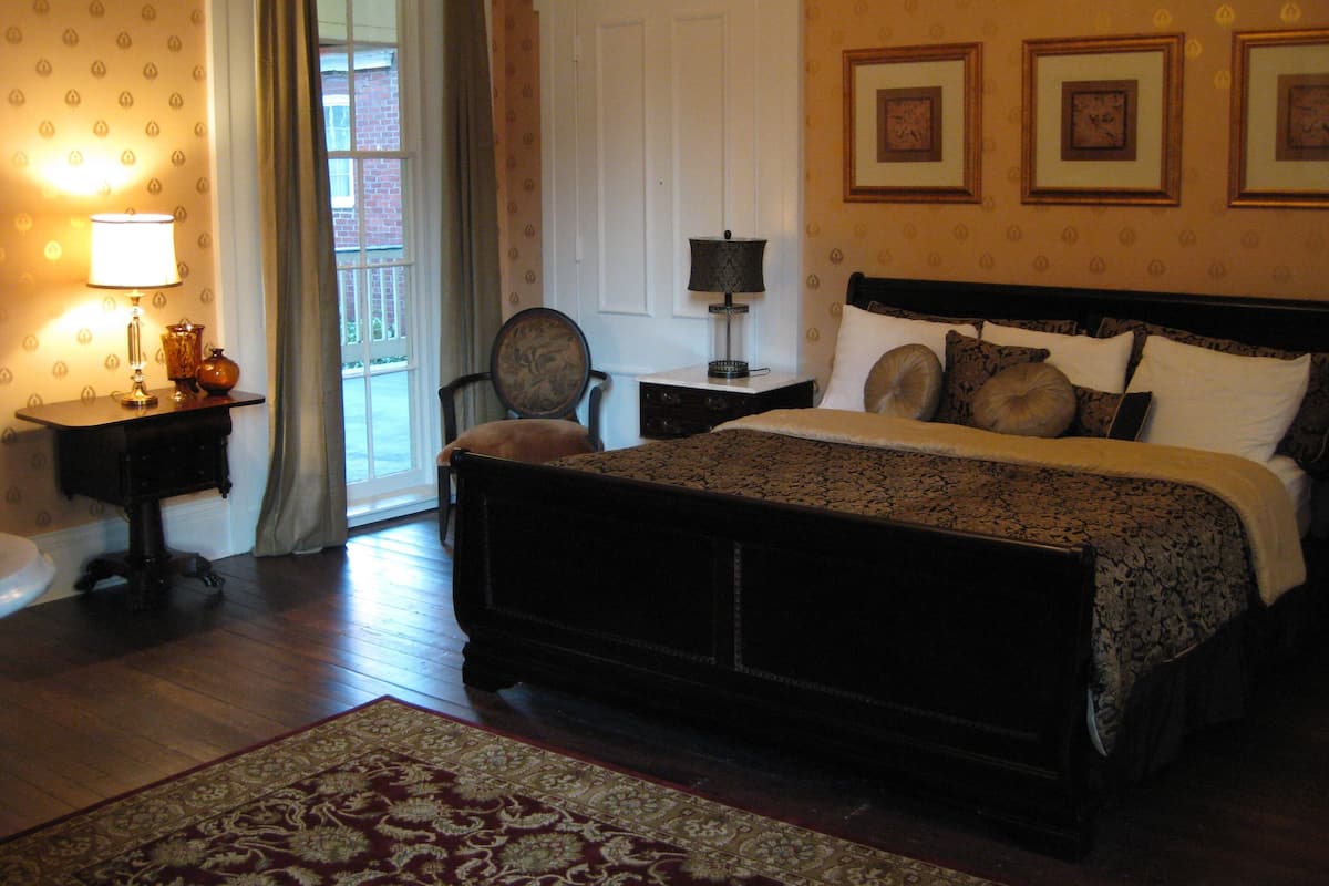 suite, 1 king bed | 1 bedroom, premium bedding, individually decorated