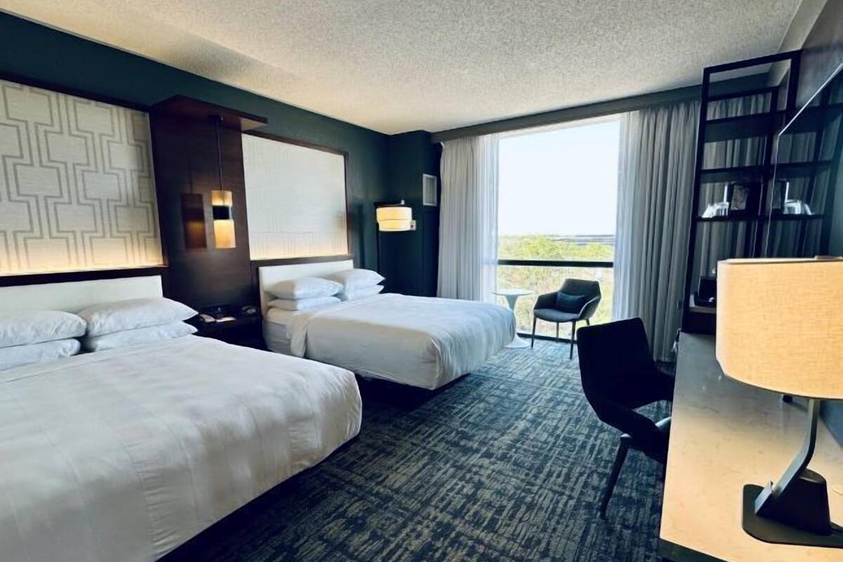 1 bedroom, individually decorated, individually furnished, desk