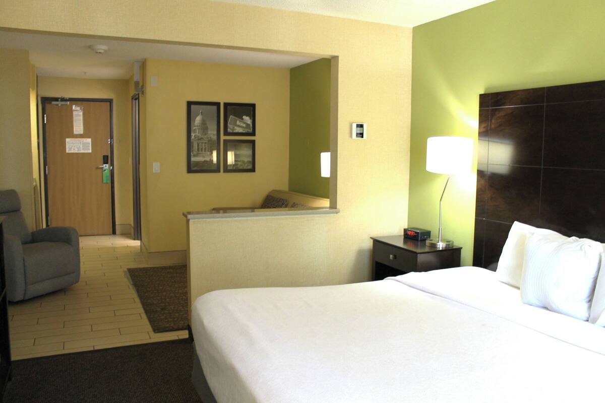 Premium bedding, pillow-top beds, desk, iron/ironing board