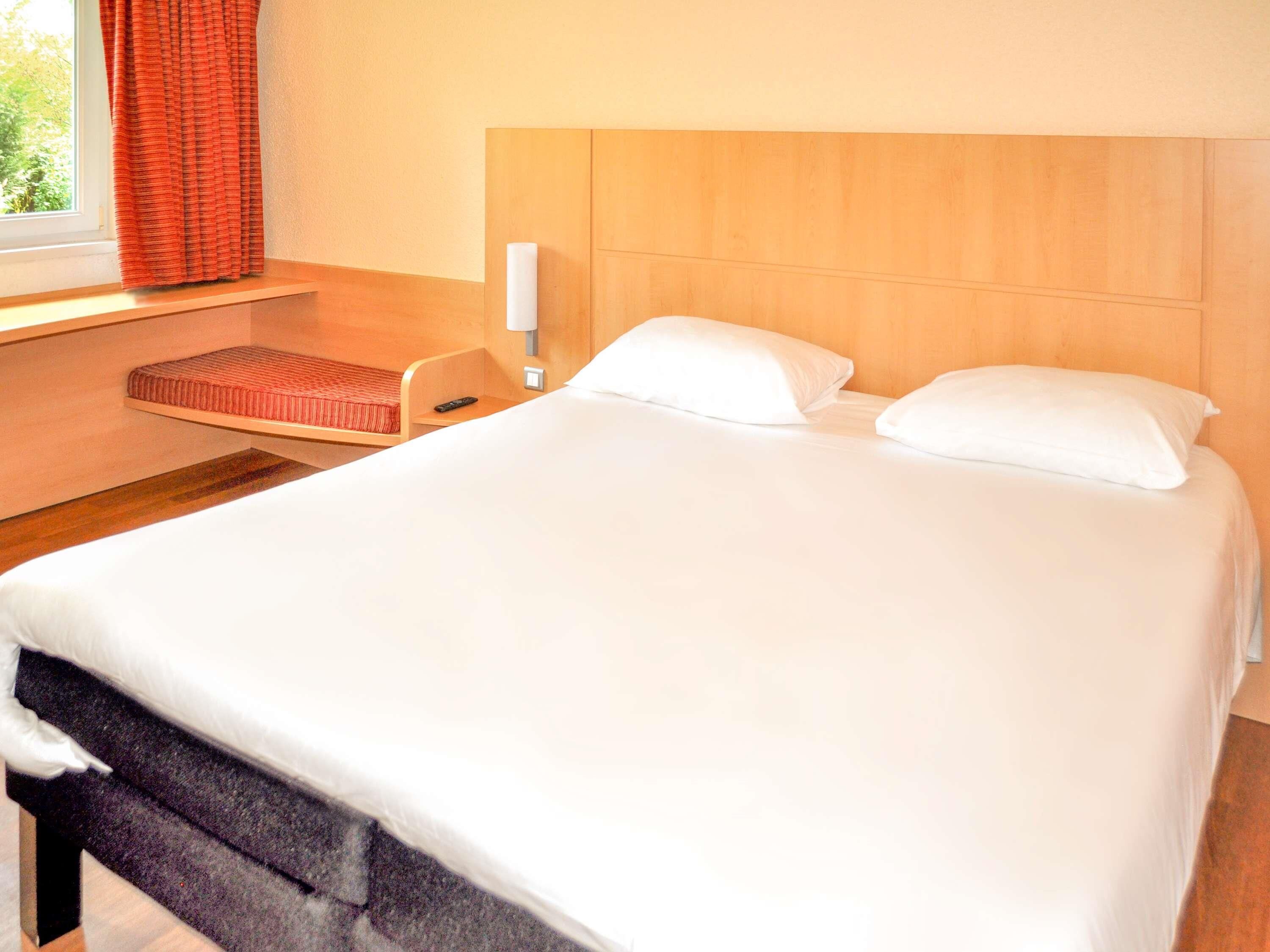 Standardzimmer, 1 Doppelbett | Zimmersafe, individuell eingerichtet, Schreibtisch