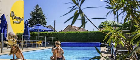 Seasonal outdoor pool, open 8:00 AM to 10:00 PM, pool loungers