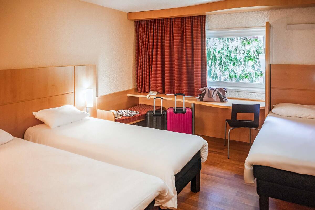 Standard Room, 3 Twin Beds | In-room safe, desk, blackout drapes, soundproofing