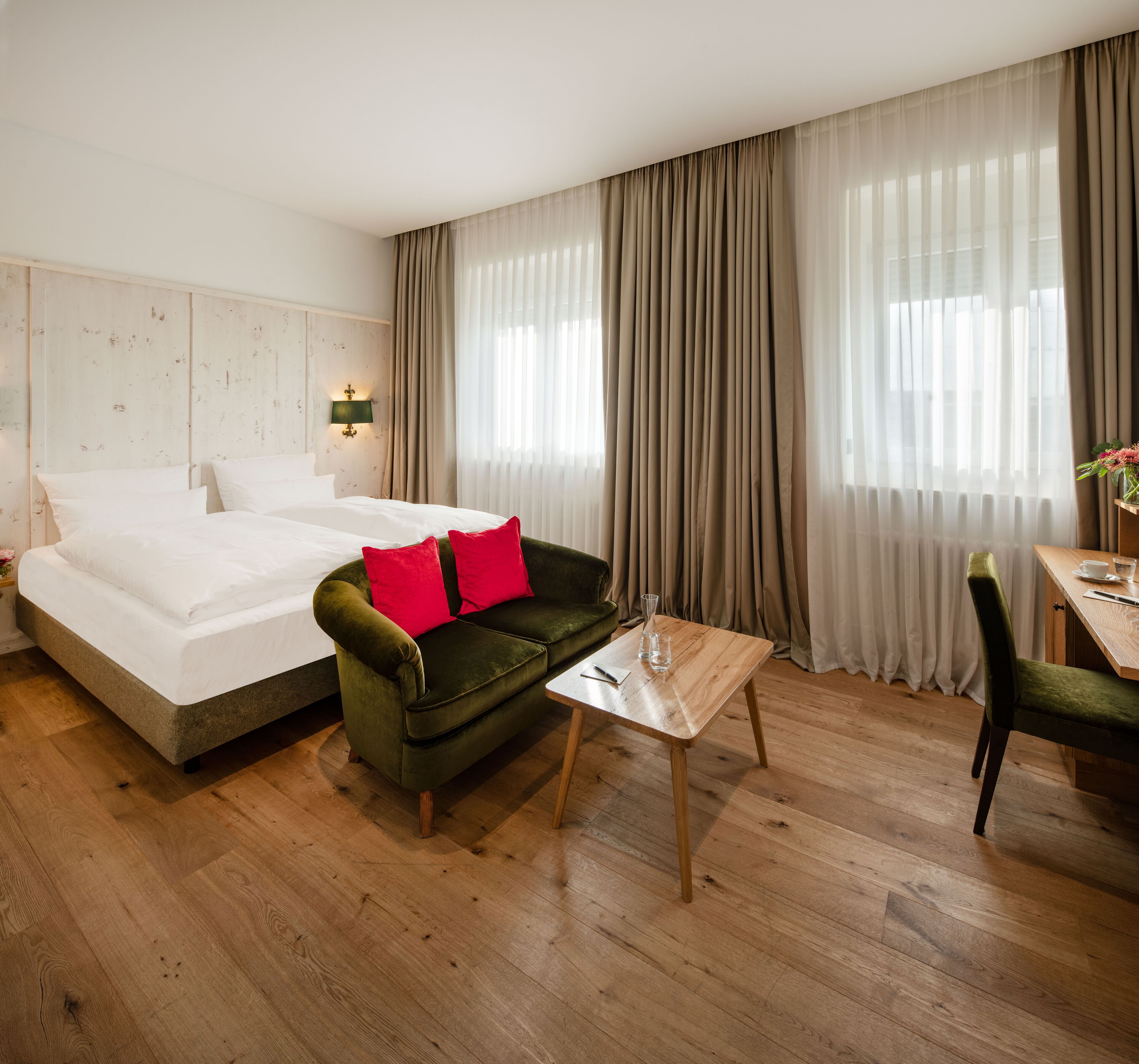 Standard-Doppel- oder -Zweibettzimmer | Hochwertige Bettwaren, Daunenbettdecken, Select-Comfort-Betten, Minibar