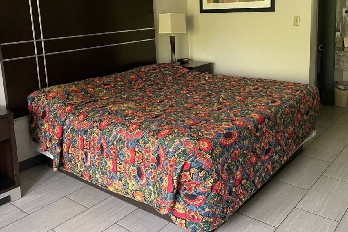 Standard Room, 1 King Bed