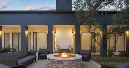 Courtyard by Marriott Dallas-Fort Worth/Bedford
