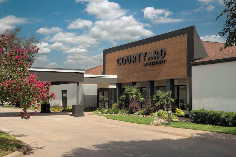 Courtyard by Marriott Dallas-Fort Worth/Bedford