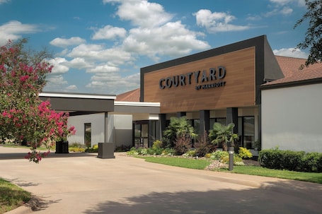 Exterior. Courtyard by Marriott Dallas-Fort Worth/Bedford