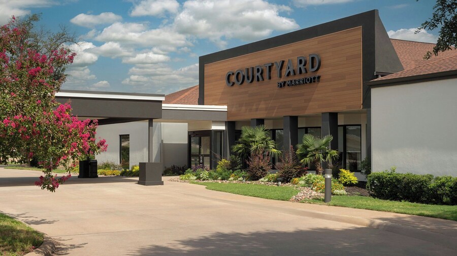 Courtyard by Marriott Dallas-Fort Worth/Bedford