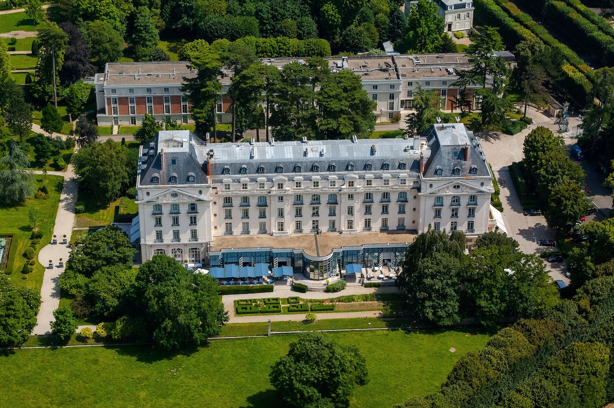 Waldorf Astoria Trianon Palace, aerial view