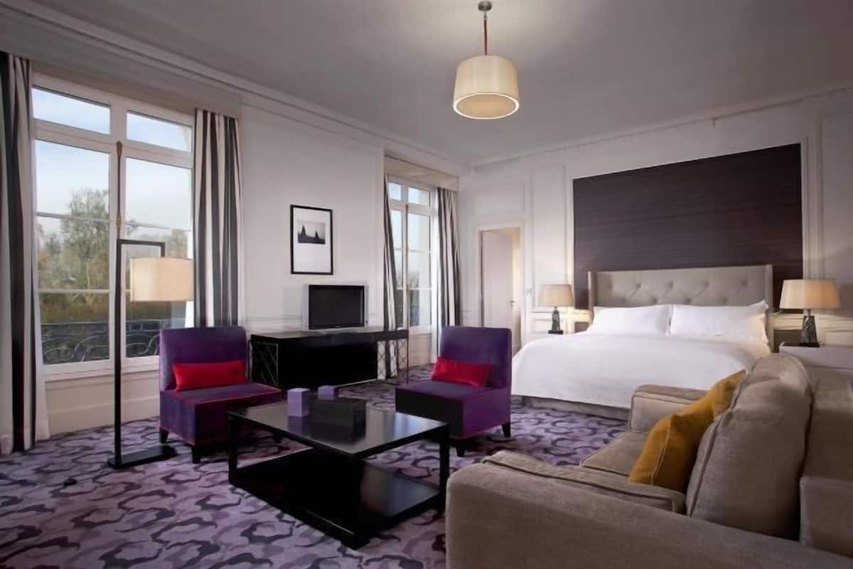 Literie hypoallergénique, minibar, coffres-forts dans les chambres